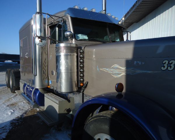 1999 379 Peterbilt Hillcrest Trucks